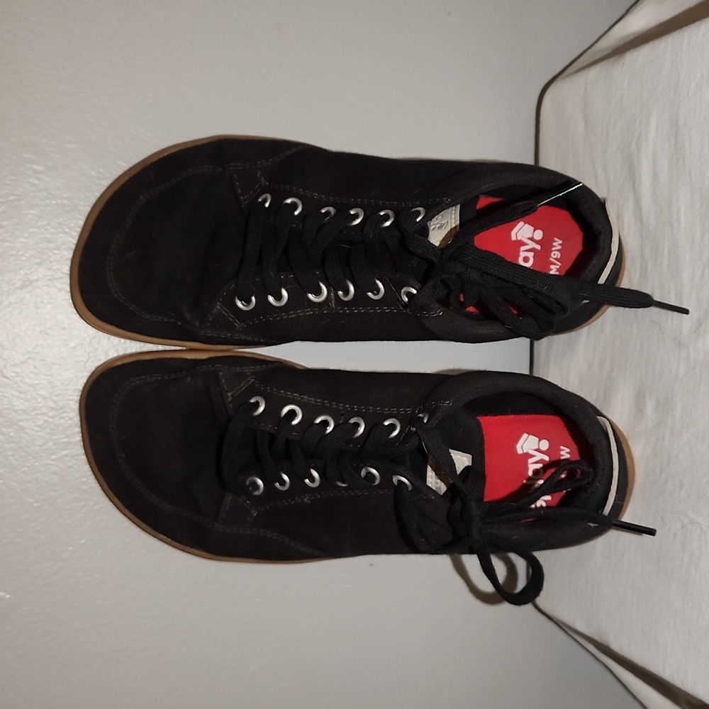Splay Freestyles Black with Gum Soles Sz 7M/9W
